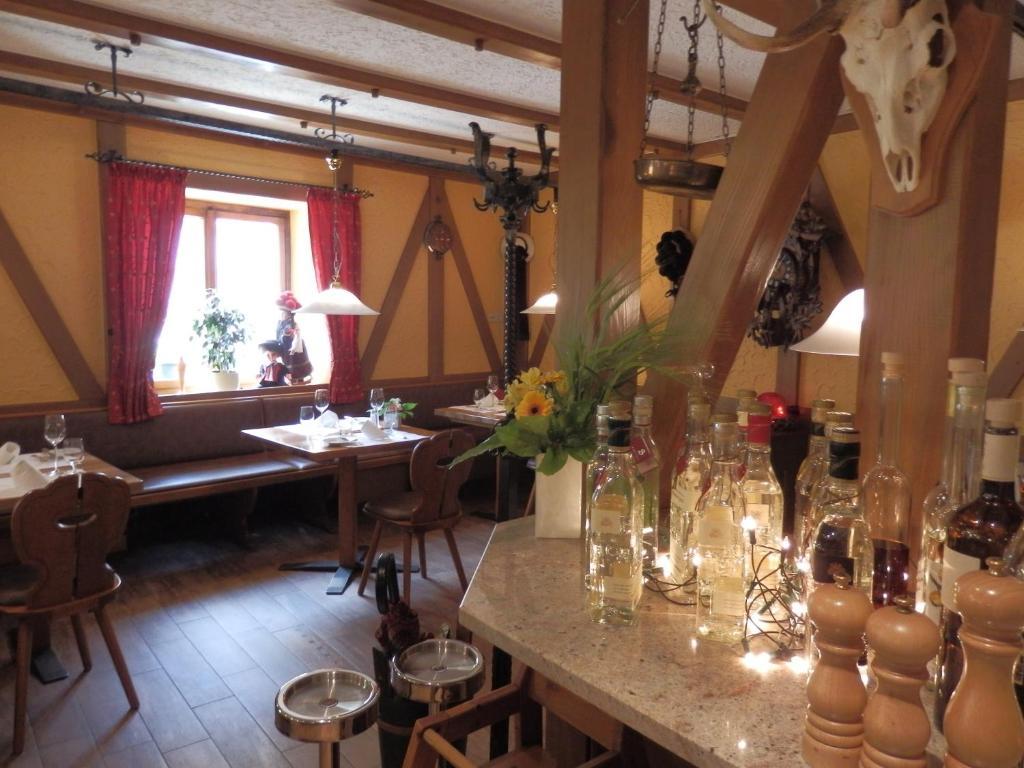 Gasthof Loewen, Хайтерсхайм Екстериор снимка